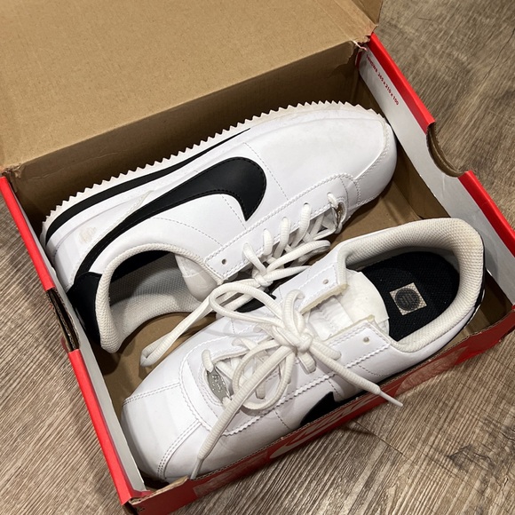Nike Other - Kids Black/White Nike Cortez Basic SL. Size: 5Y